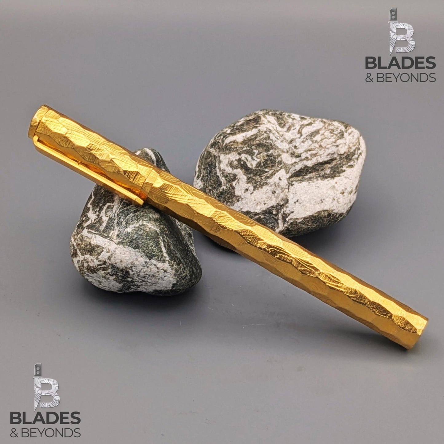 12K Gold Damascus Steel Pen: Hand-Forged Artisan Penmanship Tool